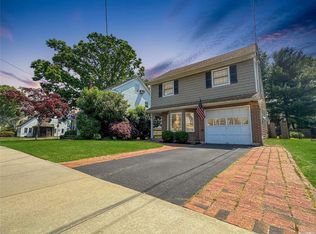 18 Saint James Pl, Rockville Centre, NY 11570