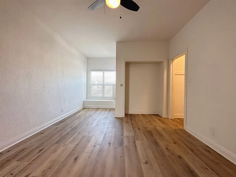Studios available in East Hollywood, Los Angeles — Photo 12