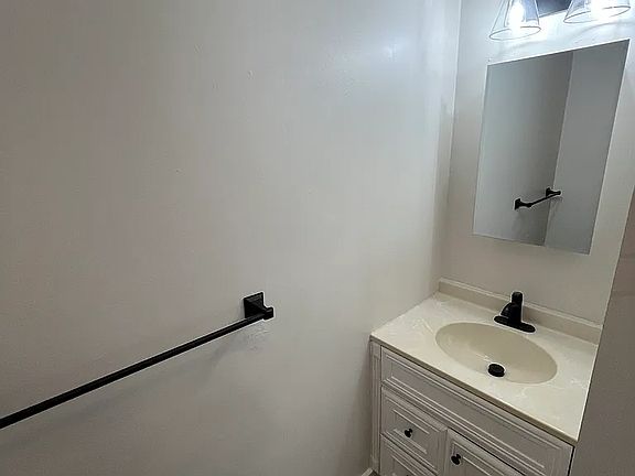 4th image of 98-100 School St #98B
