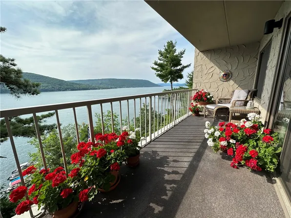 68 Cliffside Dr #68, Canandaigua, NY 14424