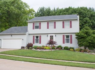 4000 Aspen Hills Dr, Bettendorf, IA