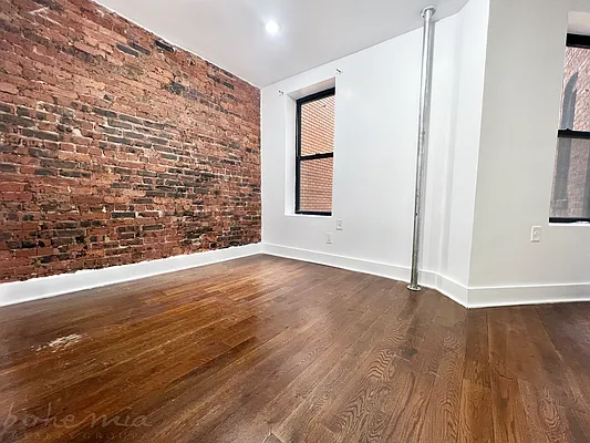 Rented by Bohemia Realty Group | media 12