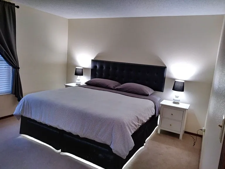 Large main bedroom