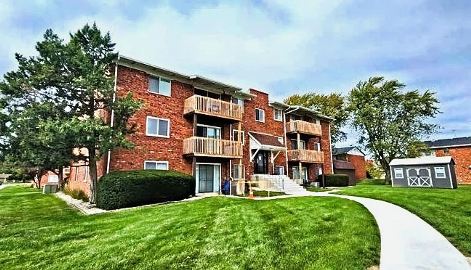 Modern 2-Bedroom Apartments in Crown Point, IN Pet Friendly! — Photo 1
