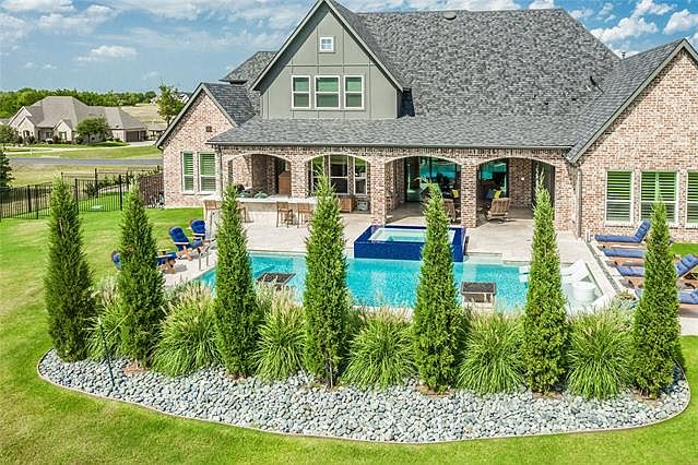 1st image of 4636 Lake Shore Dr