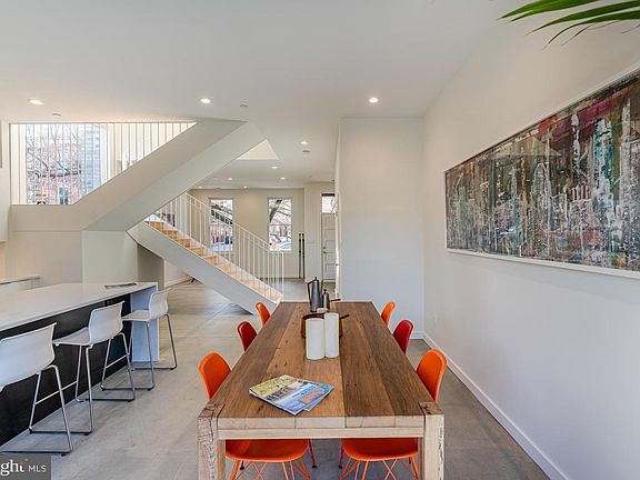 2nd image of 551 S Paca St