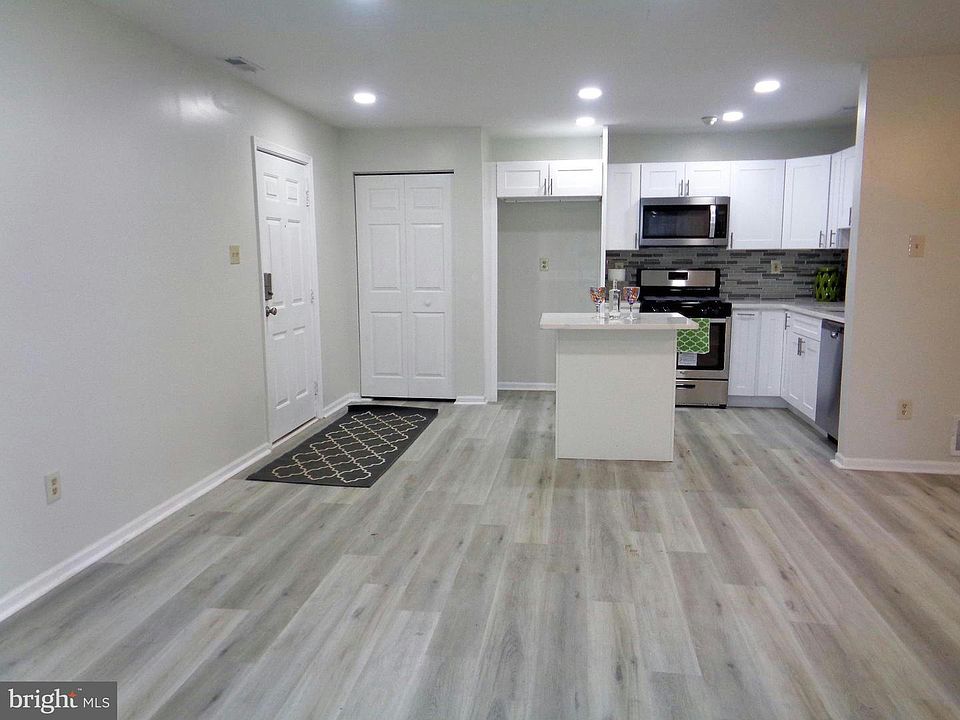 1st image of 305 Diamond Dr