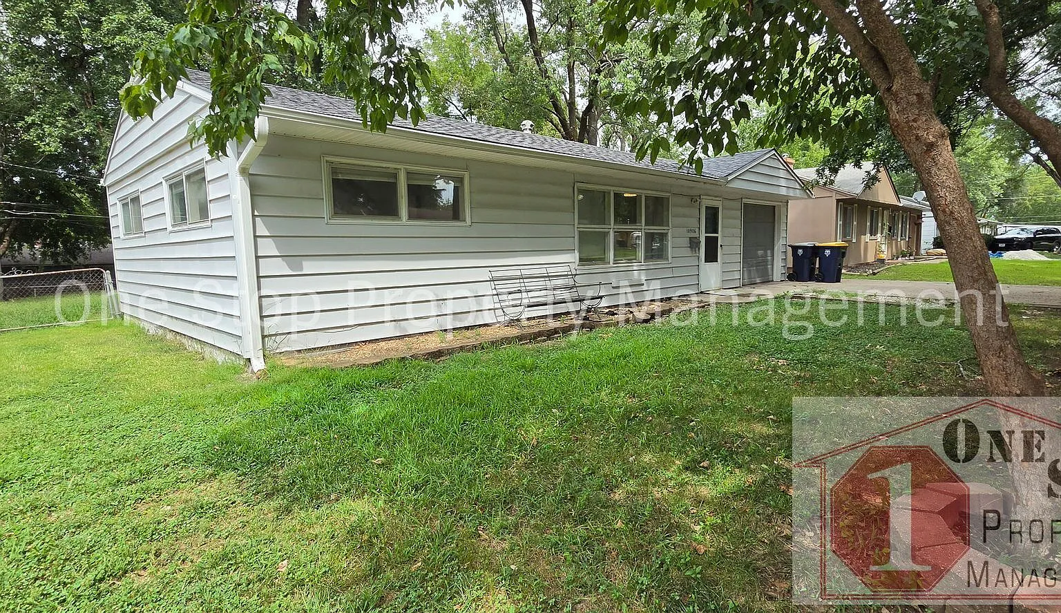 Freshly Updated 3 Bedroom / 1 Bathroom in Kansas City!! — Photo 1