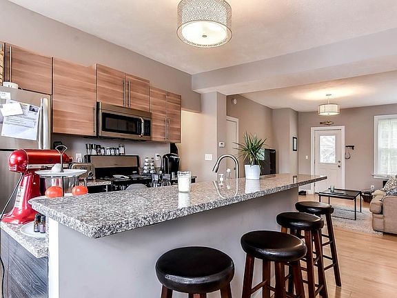 5th image of 3011 Mary St APT 1
