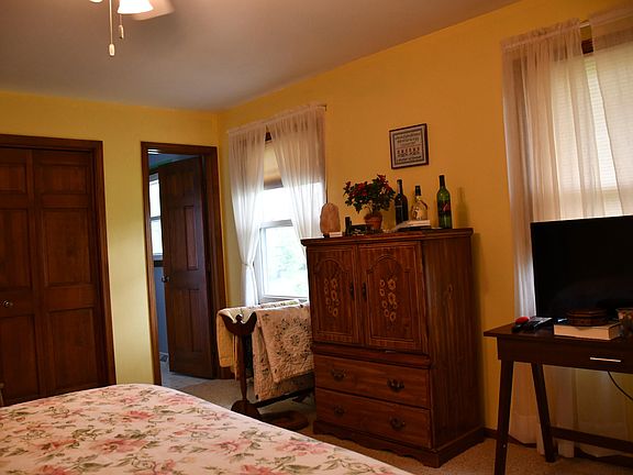 5th image of 2764 Meadowbrook Dr SE