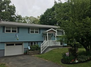 1064 Timothy Ln, Niskayuna, NY 12309