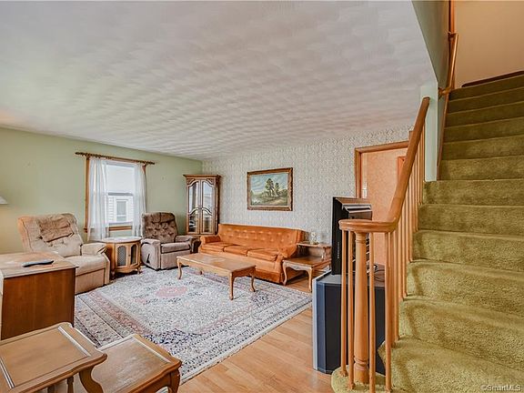 4th image of 28 Pinehurst Ave