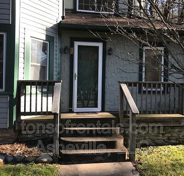 1 Gables Pl — Photo 2