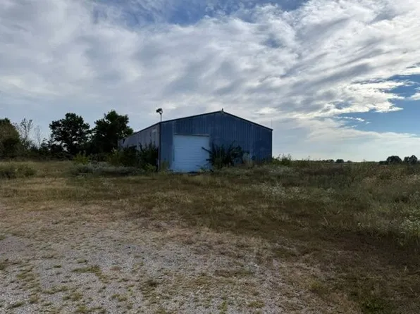 300 North Rd, Cowden, IL 62422