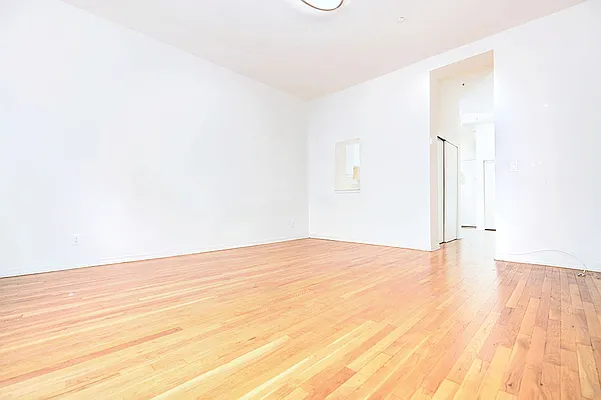 Rented by Urbane Brokerage | media 10