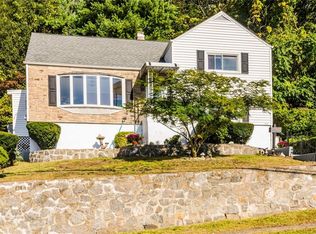 144 Candlewood Dr, Yonkers, NY 10710