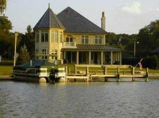 W3746 S Shore Dr, Lake Geneva, WI 53147