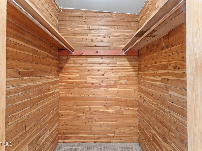 1015 N Clark Dr — Photo 10