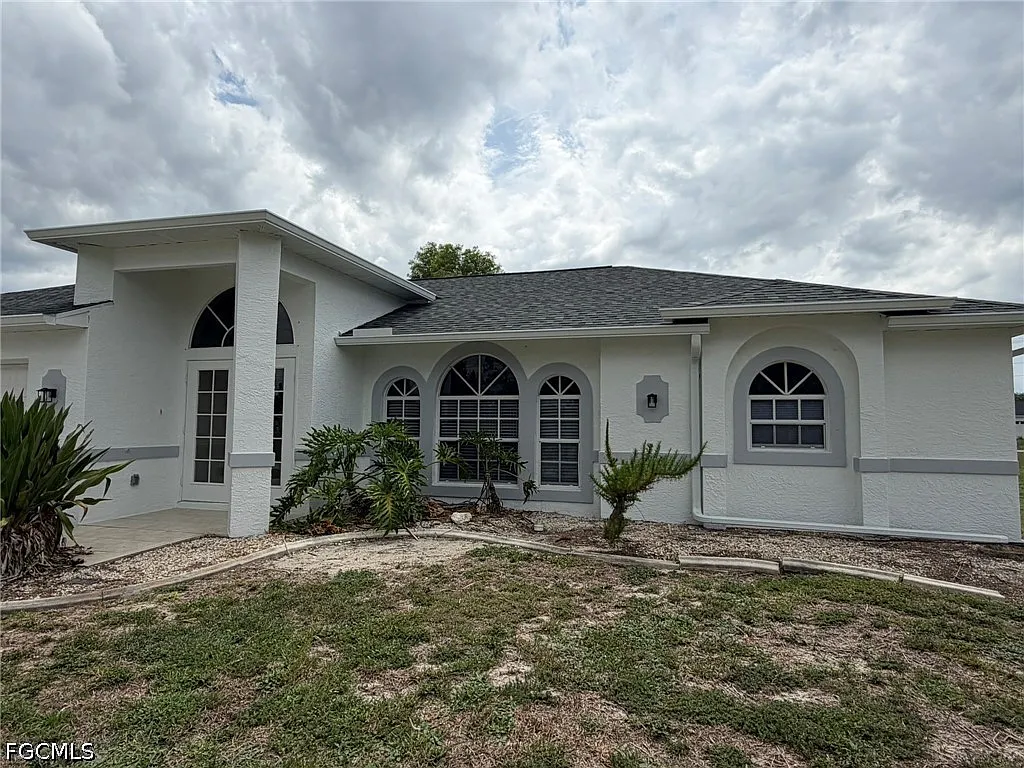 3 bed, 2.0 bath, 1695 sqft, $1,900 — Photo 2
