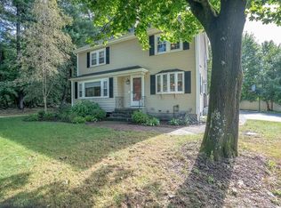 2 Abbott Ln, Bedford, MA 01730