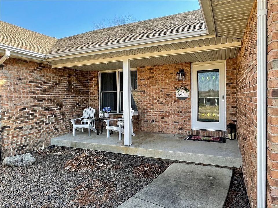 28 Woodland Hills Dr, Bismarck, IL 61814 Zillow