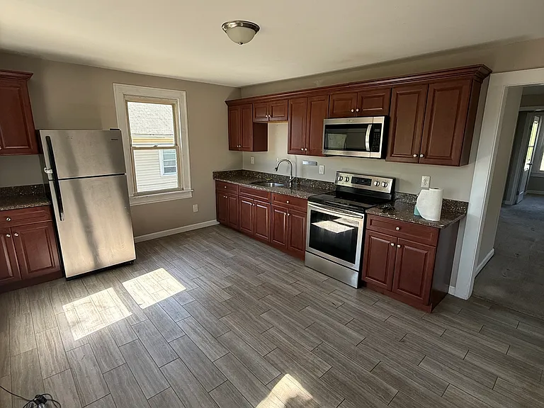 222 N Cherry St — Photo 6