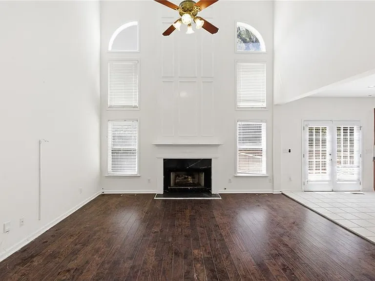 1702 Clay Brooke Ct SE — Photo 4