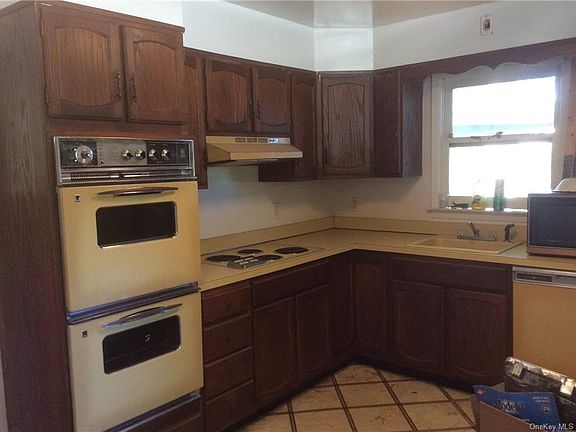 4th image of 31 Melody Lake Dr