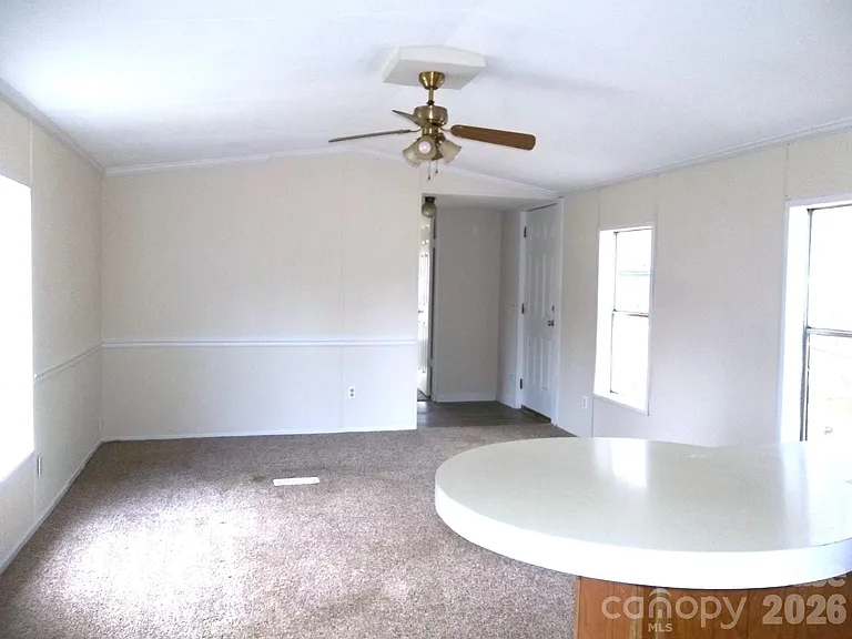 146 Thornwood Ln — Photo 5