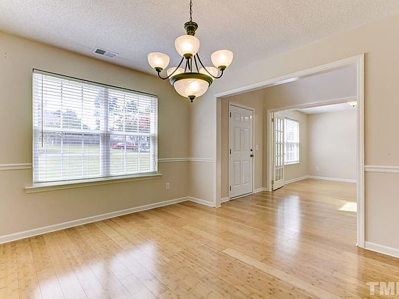 5th image of 557 Dogwood Creek Pl
