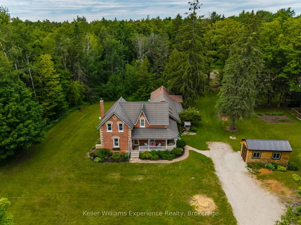 3744 Flos Cres W #4, Springwater, ON L0L 1P0