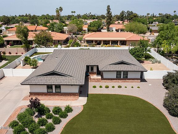 3rd image of 1416 E Myrna Ln