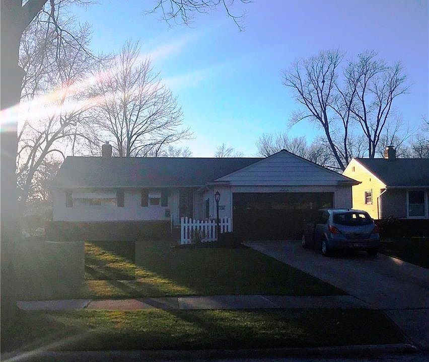 2nd image of 1136 Blanchester Rd