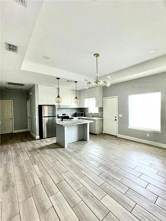 3 bed, 2.0 bath, 1050 sqft, $1,150 — Photo 2