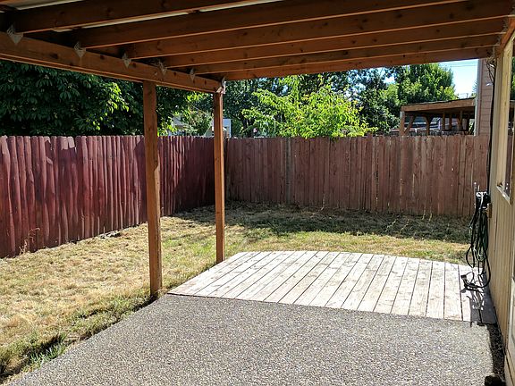 4th image of 142 NE Skylar St