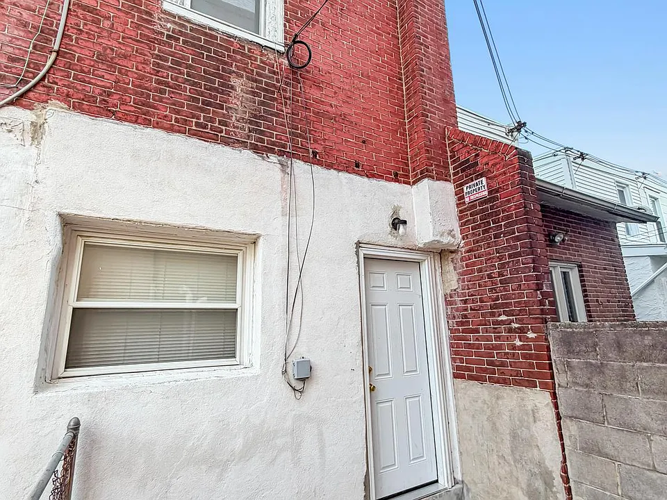 352 N Gross St #2
