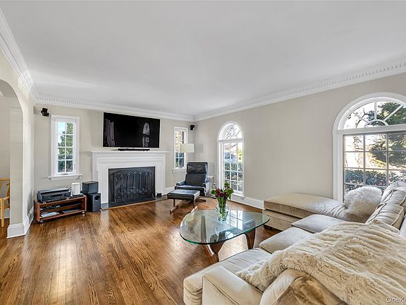 4th image of 96 Quaker Ridge Road