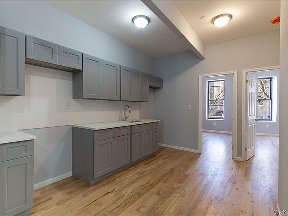 4th image of 1102 Jackson Avenue