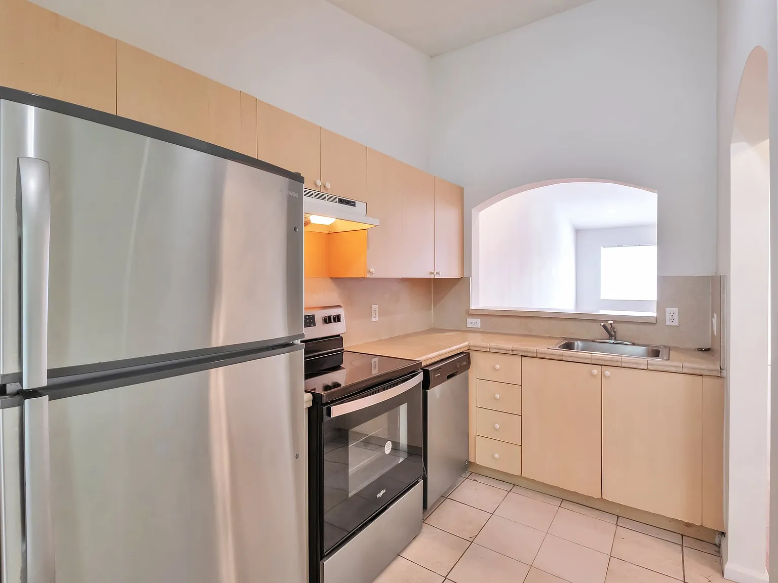 2 Bed 2 Bath in West Palm Beach with Natural Light, New Appliances & Wood Floors — Photo 3