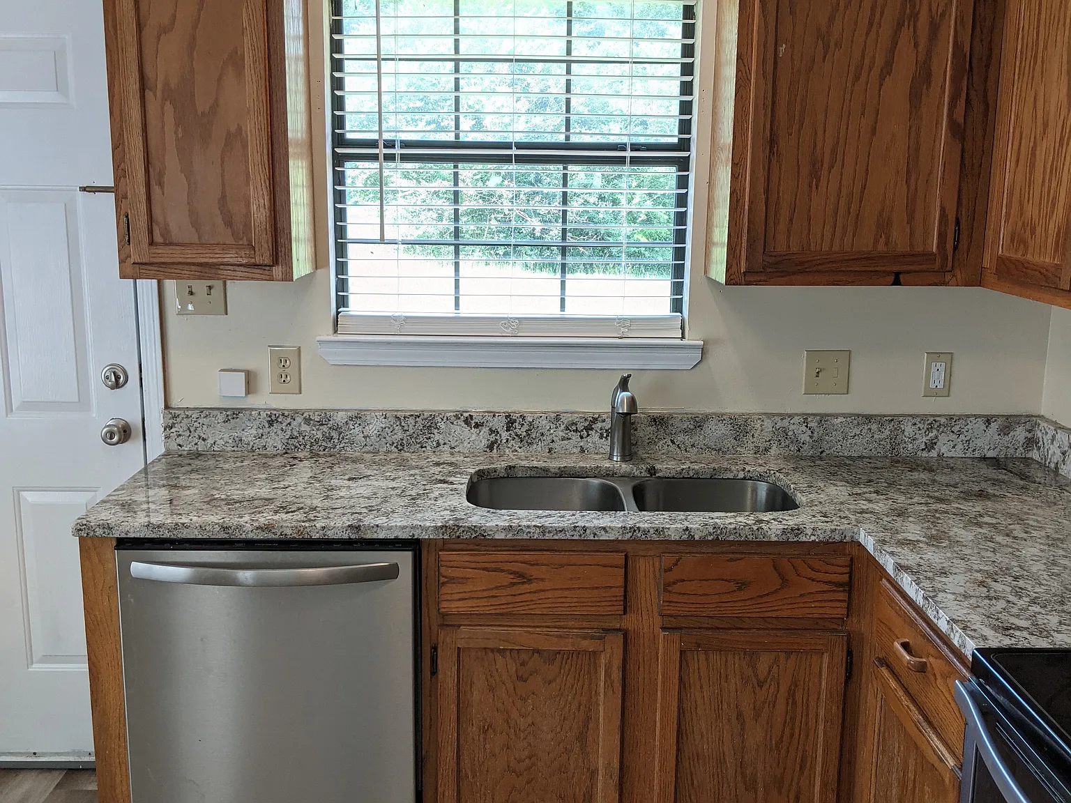 2 bed, 838 sqft, $975 — Photo 4