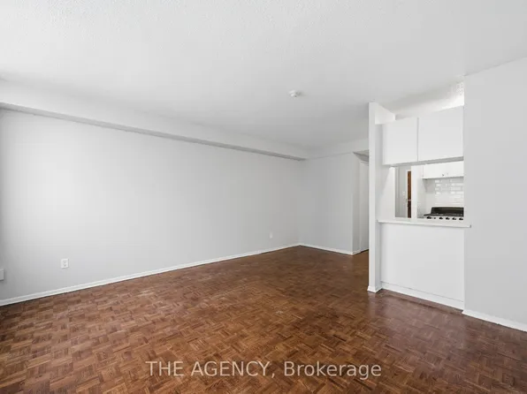 2360 Dundas St W, Toronto, ON