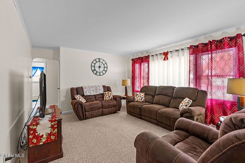 5th image of 34 Woodlawn Avenue