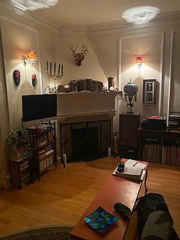 1st image of 7517 N Winchester Ave #1