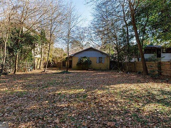 3rd image of 3941 Paces Ferry Dr SE