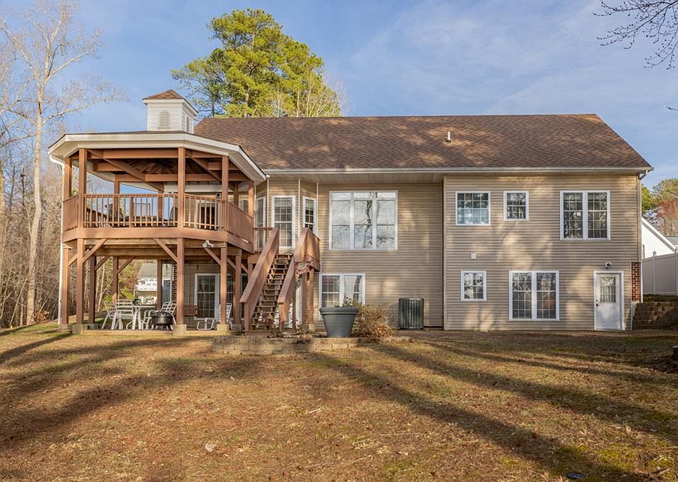 1st image of 127 Bridgewater Dr