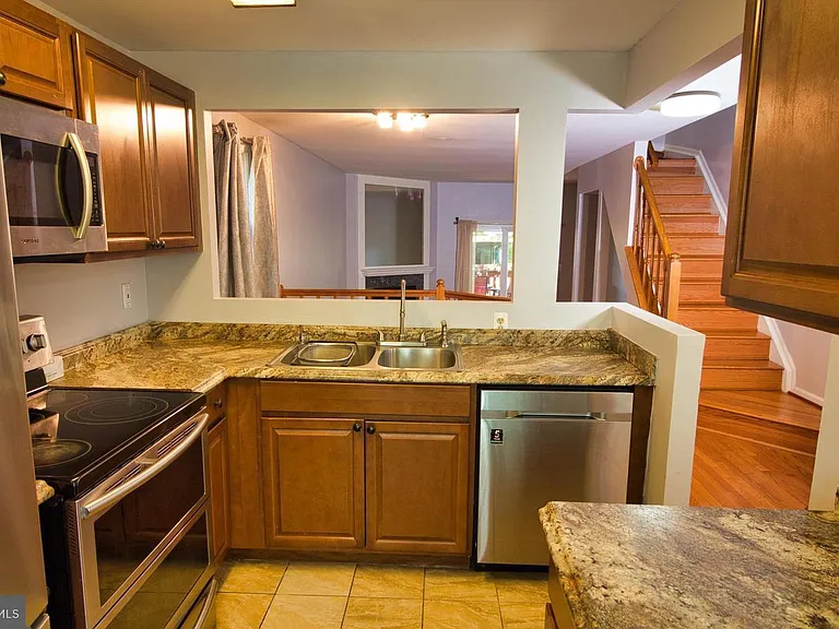 5901 Saint Giles Way — Photo 24