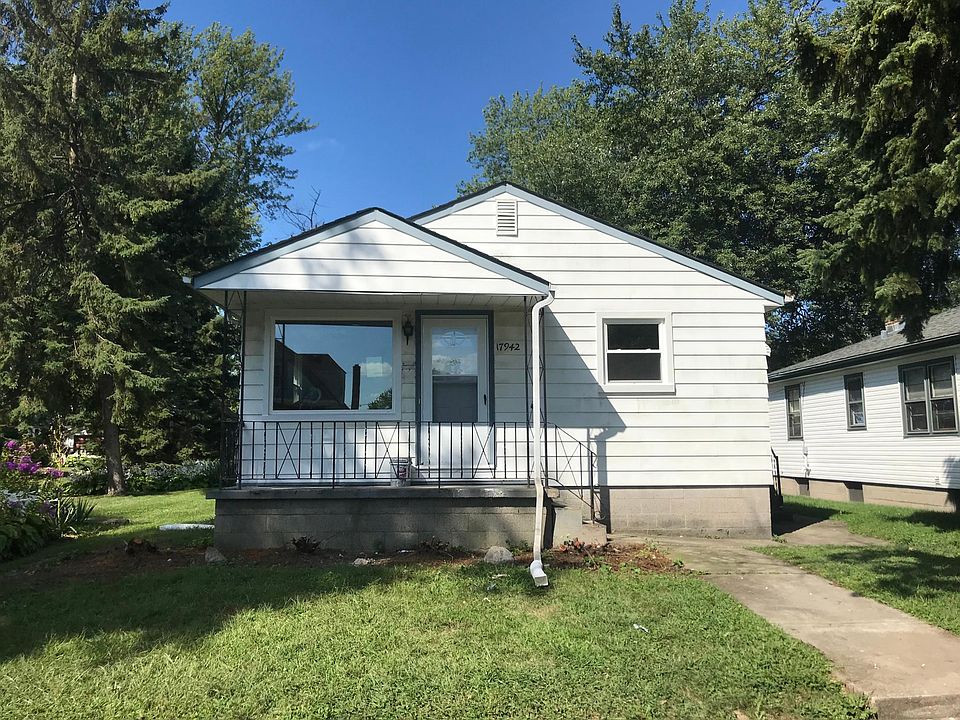 Fabulous house located in a safe neighboothood close to schools and downton