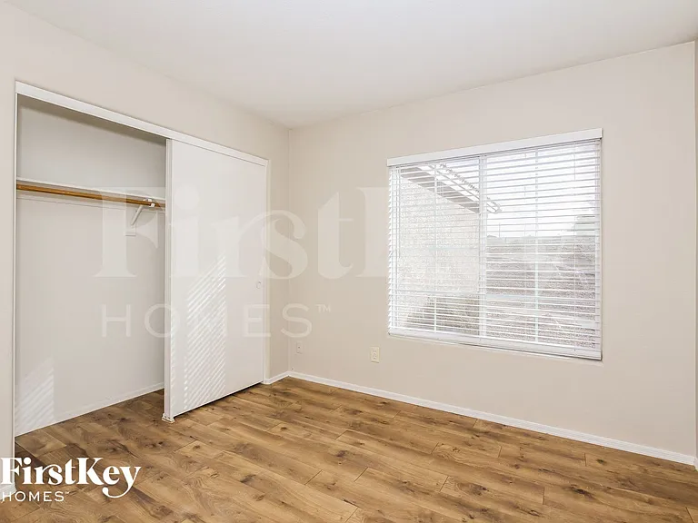 21812 N 36th Ln — Photo 12