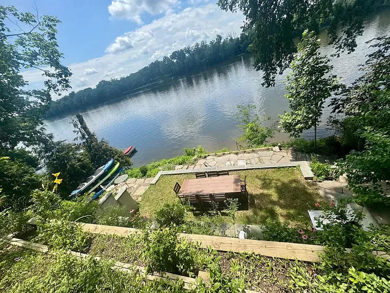 River Dr — Photo 1
