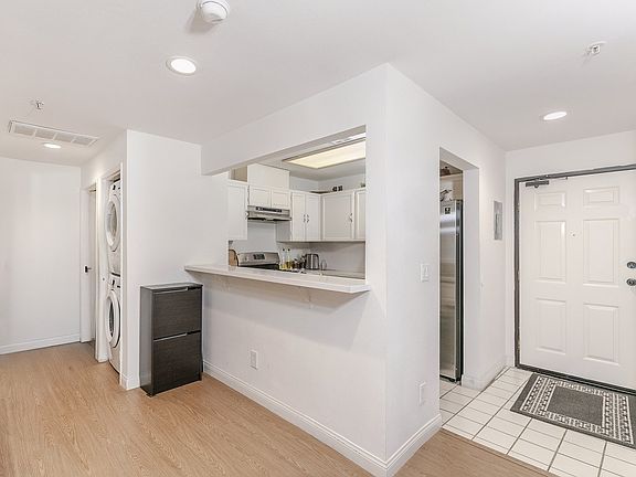 5th image of 450 W Dryden St APT 104